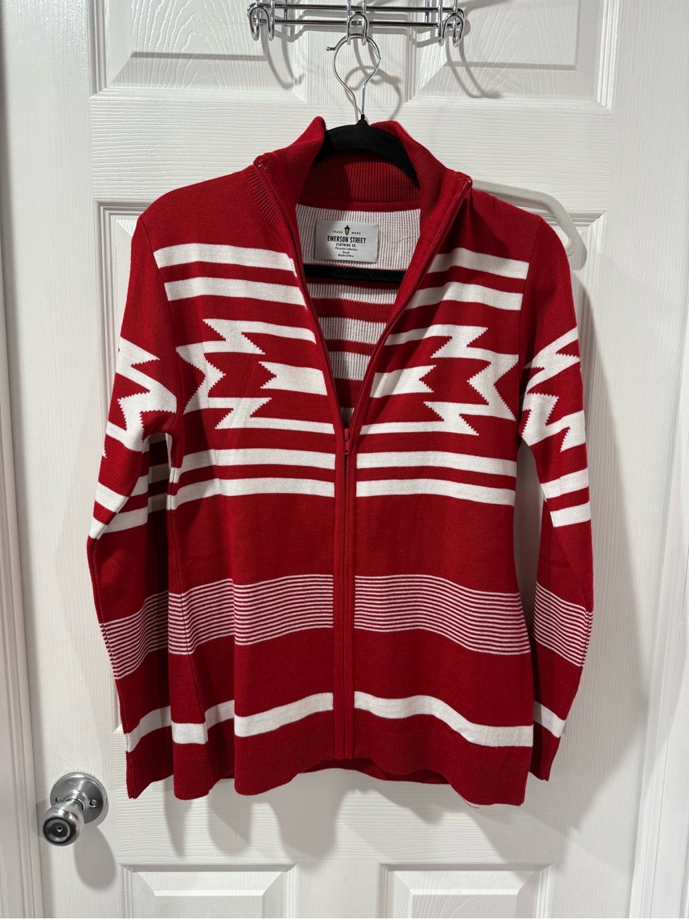 Emerson Street, made in Peru Red & White Zip-Up Geometric Cardigan